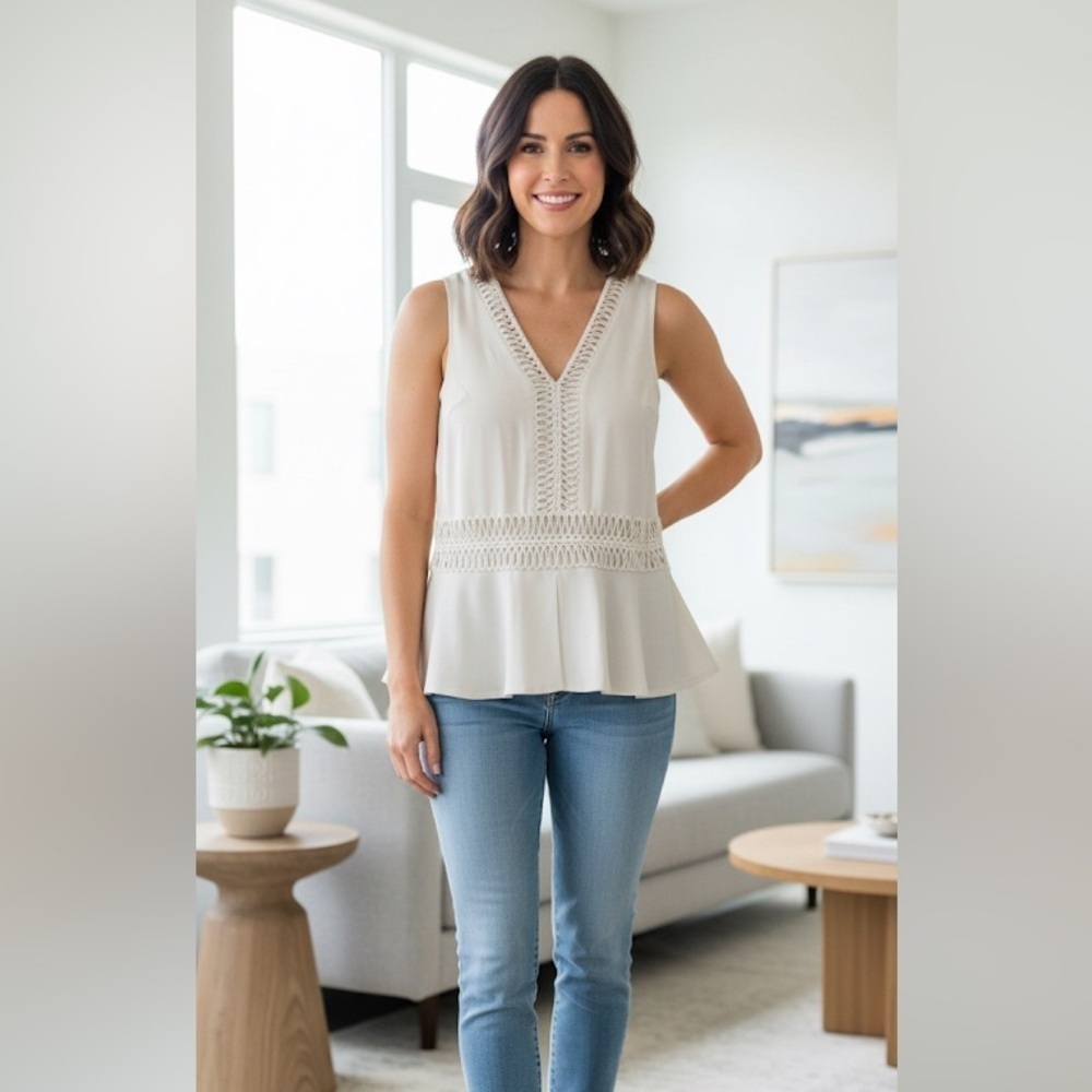 JONATHAN SIMKHAI
V-Neck Sleeveless Top (S)